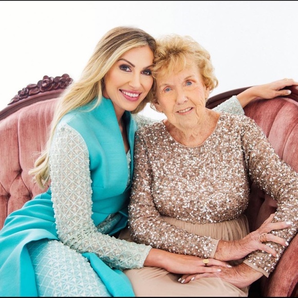 Meet your Posher, Britt - Picture 4 of 4